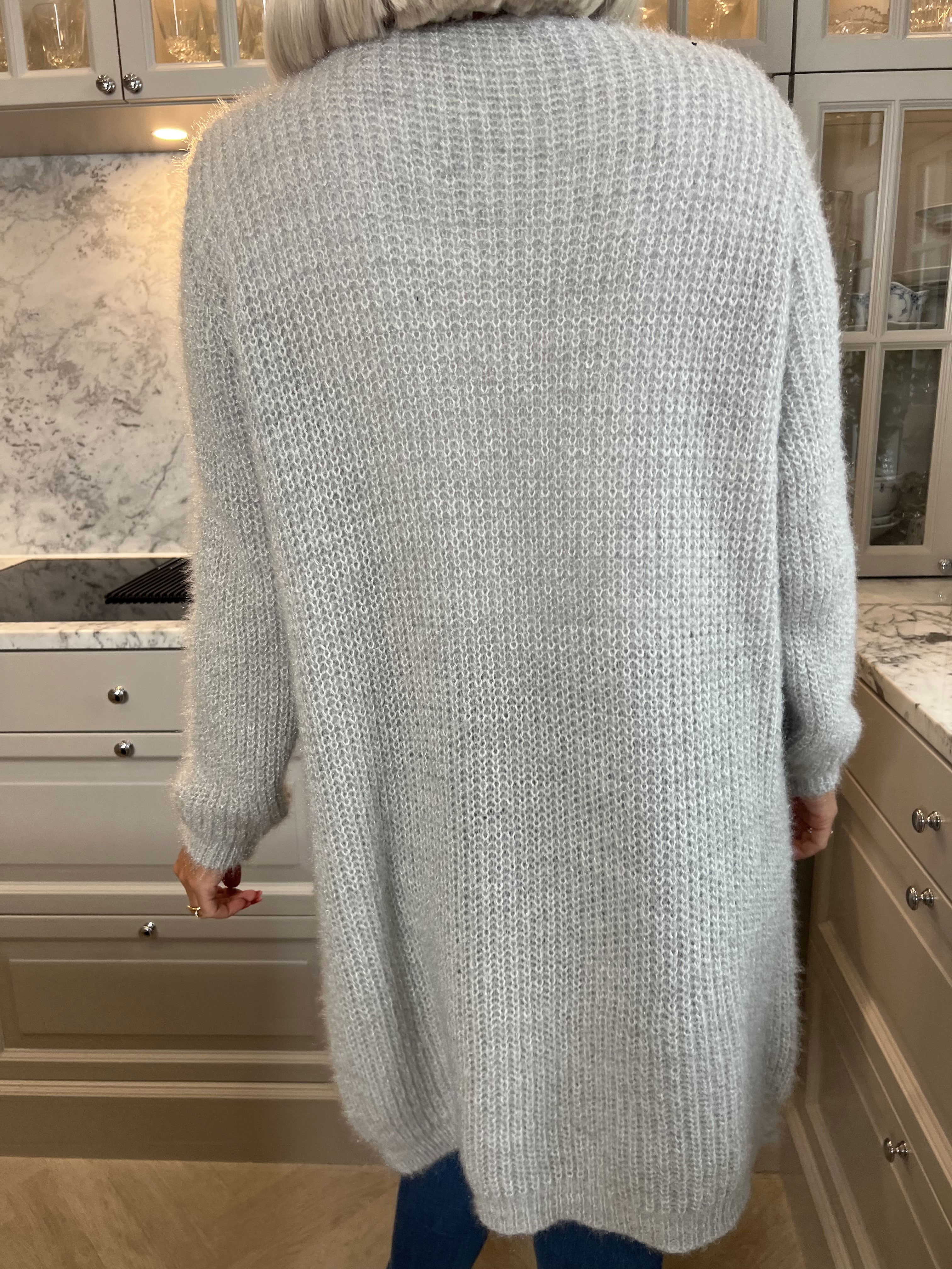 Levy - Fluffy cardigan med lommer